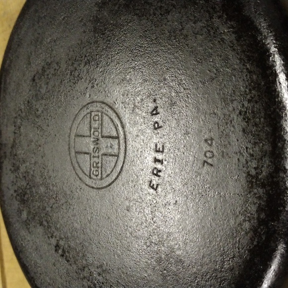 Griswold #8 cast iron skillet - Picture 4 of 5